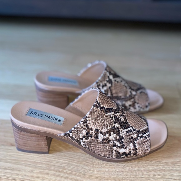 Steve Madden ALESSIA SNAKE-PRINT MULE SANDALS IN TAN SNAKE - Picture 7 of 9